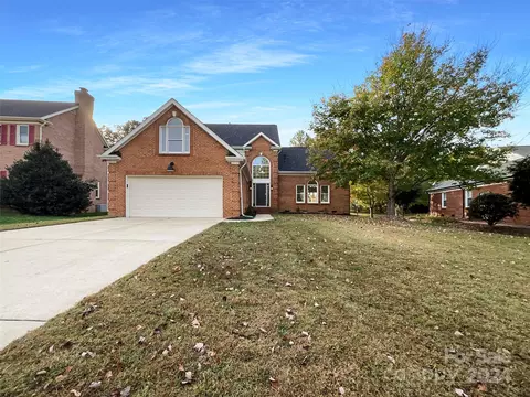 5000 Biltmore Forest Dr, Matthews, NC 28105