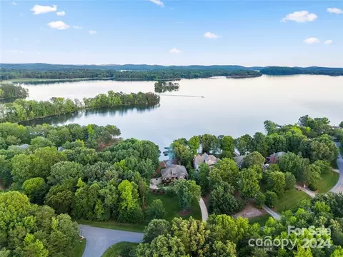 163 Lakewood Ct, New London, NC 28127