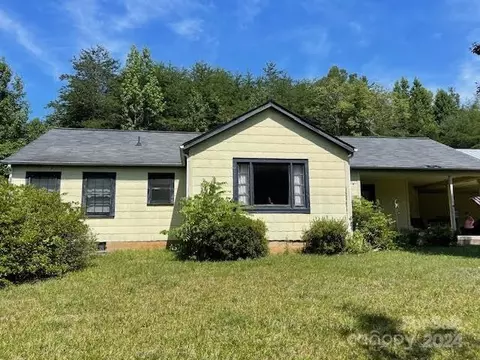 2715 Willowbrook Rd, Lenoir, NC 28645