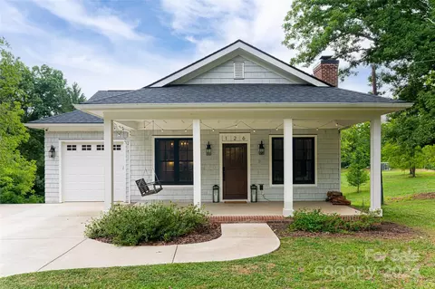 126 Fairmont Rd, Candler, NC 28715
