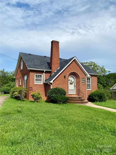 212 Center St, Morganton, NC 28655