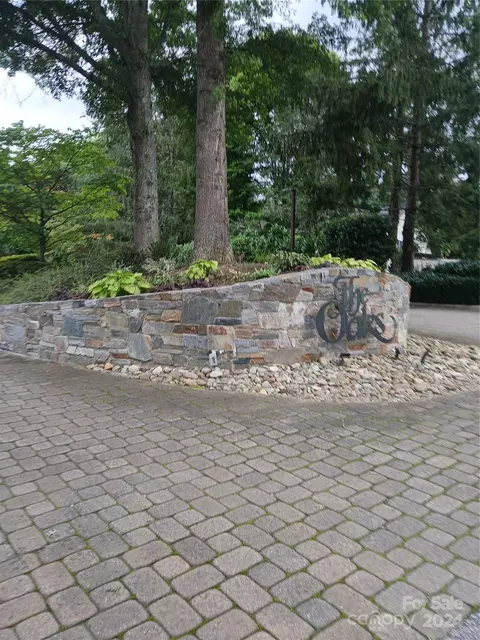 506 Spanish Oak Ln, Hendersonville, NC 28791
