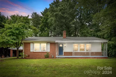 16 Merritt Dr, Asheville, NC 28806