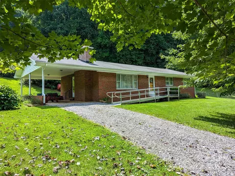 1524 Seven Mile Ridge Rd, Burnsville, NC 28714