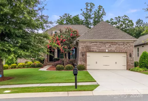 15814 Vale Ridge Dr, Charlotte, NC 28278