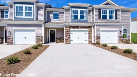 512 Wheatfield Rd, Fletcher, NC 28732