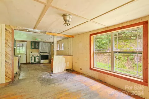 Living - 809 Long Branch Rd, Lansing, NC 28643 photo 1 of 1