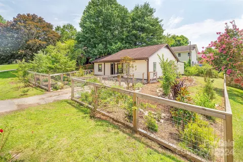 12 Ashwood Dr, Asheville, NC 28803
