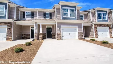 516 Wheatfield Rd, Fletcher, NC 28732