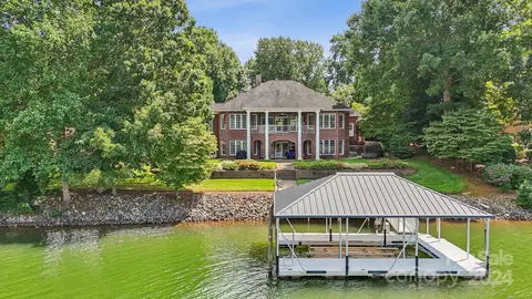 112 Sumter Dr, Mooresville, NC 28117