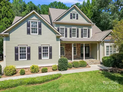 2251 Capes Cove Dr, Sherrills Ford, NC 28673