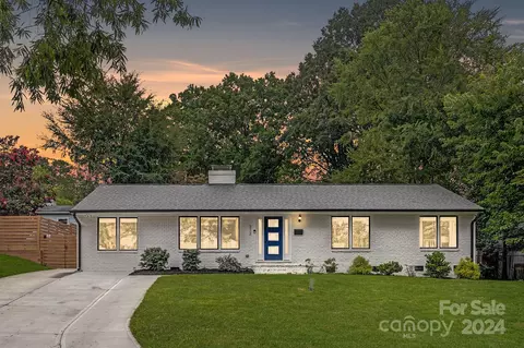 313 Blackthorne Ln, Charlotte, NC 28209