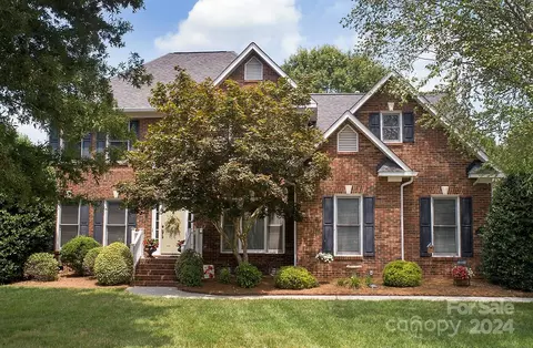 7401 Balintoy Ln, Matthews, NC 28104
