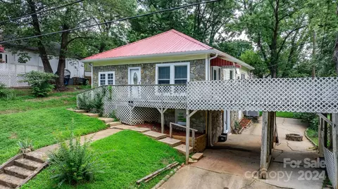 93 13th Se St SE, Hickory, NC 28602