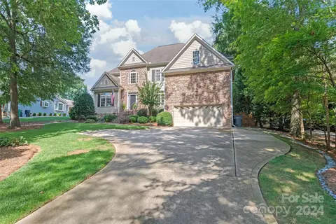 10323 Crestwood Dr, Charlotte, NC 28277