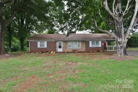 151 Shamrock Blvd, Elkin, NC 28621