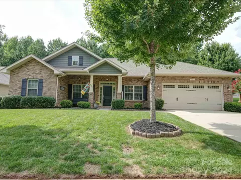 121 Taylors Creek St, Mount Holly, NC 28120