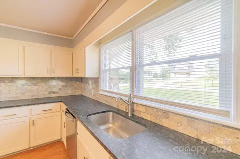 76 Riverside Dr, Cramerton, NC 28032 photo 11