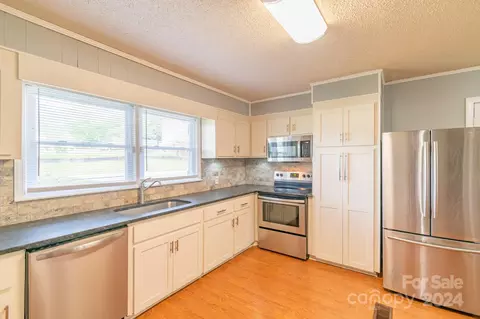 76 Riverside Dr, Cramerton, NC 28032 photo 8