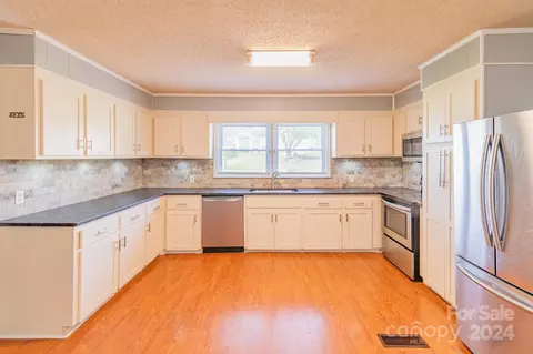 76 Riverside Dr, Cramerton, NC 28032 photo 9