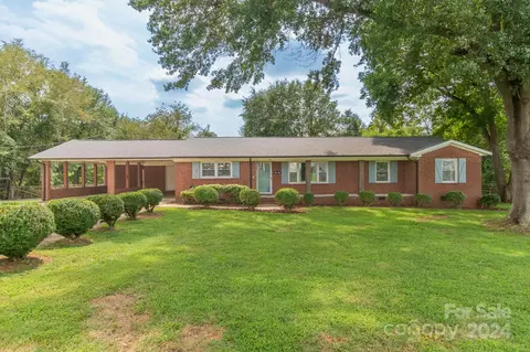 76 Riverside Dr, Cramerton, NC 28032