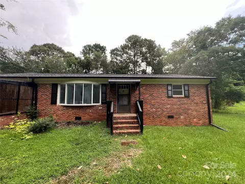 138 Circle Dr, Mount Holly, NC 28120