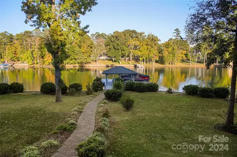 2315 Meffert Ln, Charlotte, NC 28214