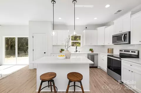 2525 Pruitt St, Charlotte, NC 28208