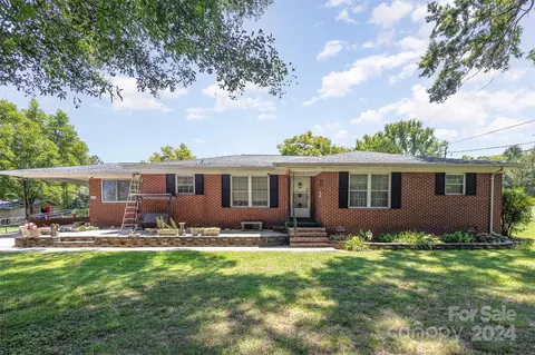 108 Pinkney Rd, Dallas, NC 28034