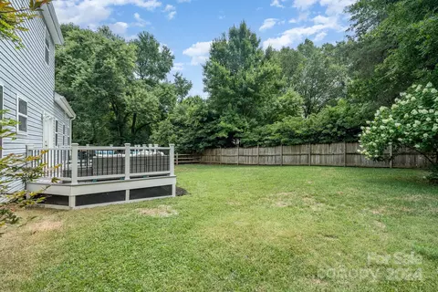 Exterior - 2806 Winghaven Ln, Charlotte, NC 28210 photo 3 of 4