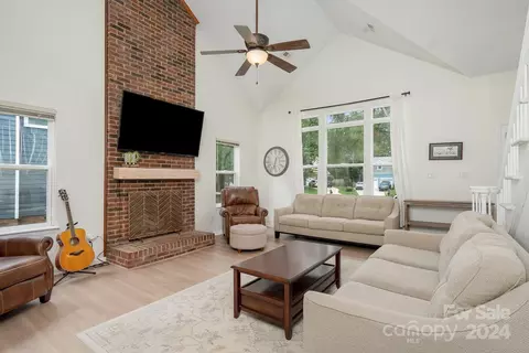 Living - 2806 Winghaven Ln, Charlotte, NC 28210 photo 2 of 2