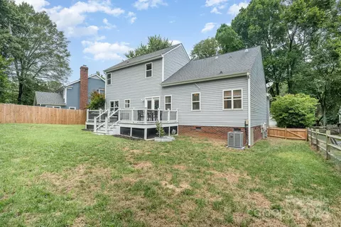 Exterior - 2806 Winghaven Ln, Charlotte, NC 28210 photo 4 of 4