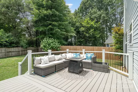 Exterior - 2806 Winghaven Ln, Charlotte, NC 28210 photo 2 of 4