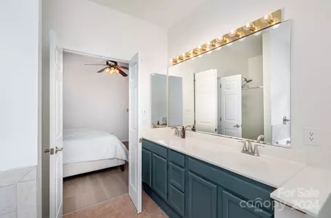 Bath - 2806 Winghaven Ln, Charlotte, NC 28210 photo 1 of 3