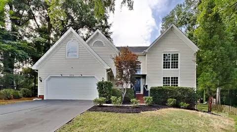 8304 Londonshire Dr, Charlotte, NC 28216