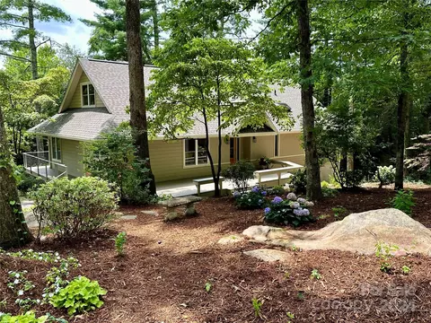 1361 Chanteloup Dr, Hendersonville, NC 28739