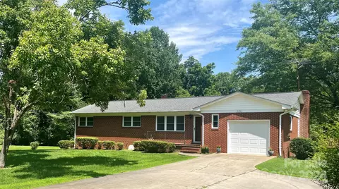 320 Walker Rd, Morganton, NC 28655