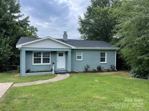 647 Reeves Ct, Charlotte, NC 28208