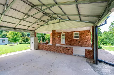 2416 33rd Ne Ave NE, Hickory, NC 28601 photo 9