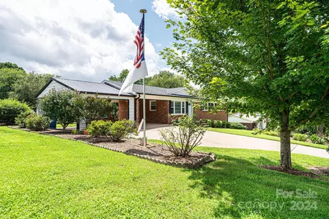 2416 33rd Ne Ave NE, Hickory, NC 28601 photo 2