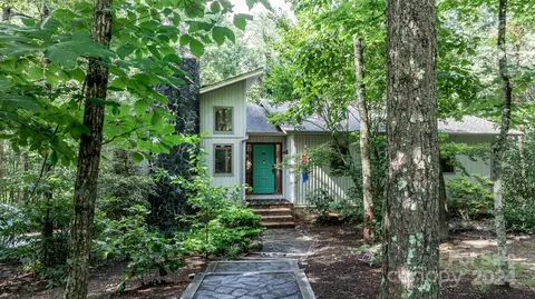 1333 Shadowfax Wynd Rd, Hickory, NC 28602