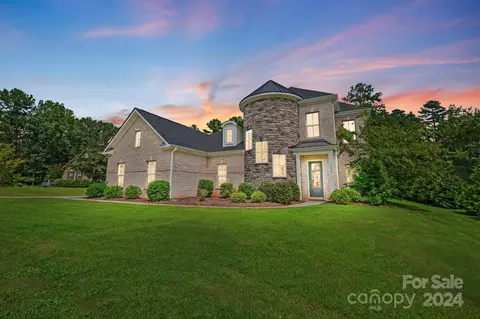 156 Leaning Tower Dr, Mooresville, NC 28117