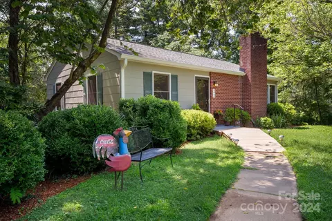 21 Lynnstone Ct, Asheville, NC 28805