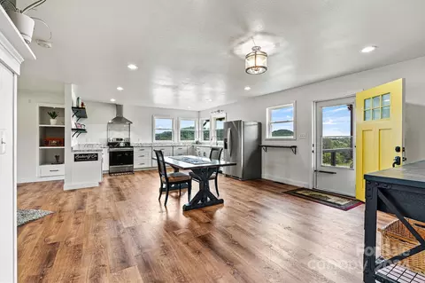 1127 Black Oak Ridge Rd, Taylorsville, NC 28681