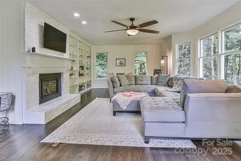 1 Wallington Ct, Flat Rock, NC 28731 photo 4