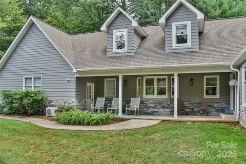 1 Wallington Ct, Flat Rock, NC 28731