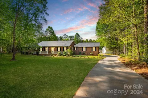7038 Quailwood Dr, Stanley, NC 28164