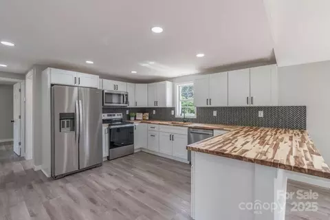 55 Shannon Park Cir, Taylorsville, NC 28681
