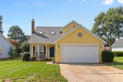 8315 Gidleigh Ct, Charlotte, NC 28216