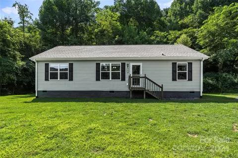 267 Inglewood Cove Rd, Waynesville, NC 28786